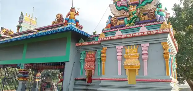 Arulmigu Pidari Chelliamman Temple, Near Lake View, Karadimuthur - 601201 அருள்மிகு பிடாரி செல்லியம்மன் திருக்கோயில், Near Lake View, கரடிமுதுர் - 601201, Tiruvallur - Ancient Temple Architecture and History Image 3