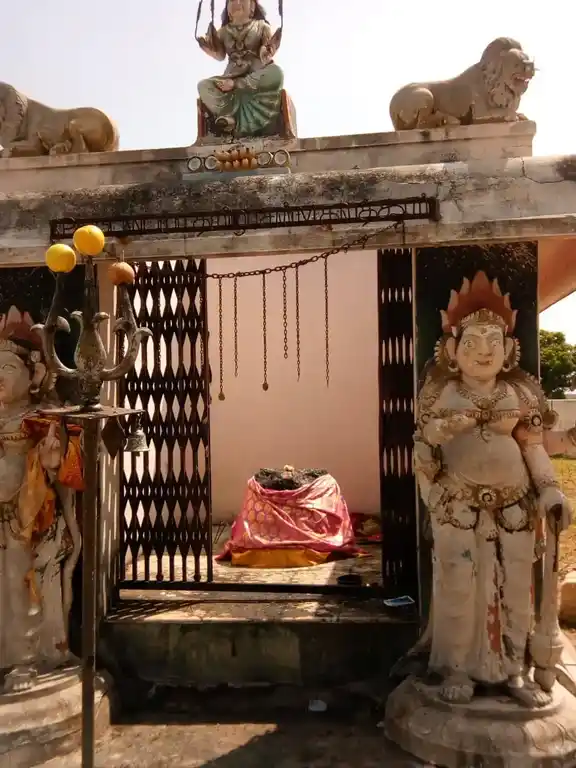 Arulmigu Pidari Madurakaliyamman Temple, Murangaikalathur - 621215 அருள்மிகு பிடாரி மதுரகாளியம்மன் திருக்கோயில், Murangaikalathur - 621215, Thiruchirappalli - Ancient Temple Architecture and History Image 3