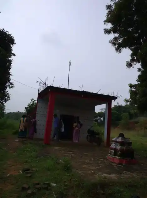 Arulmigu Pidari Ponniamman Temple, End Of The Village, Erumaivettipalayam - 600067 அருள்மிகு பிடாரி பொன்னியம்மன் திருக்கோயில், End Of The Village, Erumaivettipalayam - 600067, Tiruvallur - Ancient Temple Architecture and History Image 4