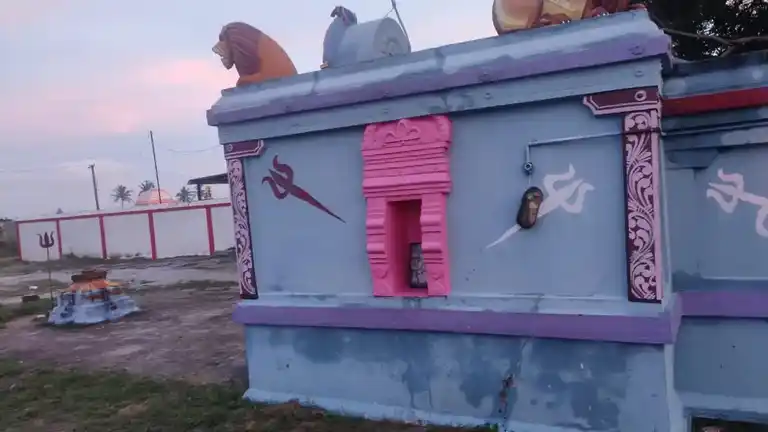 Arulmigu Pidari Ponniamman Temple, Inside The Village, Akkarampakkam - 602001 அருள்மிகு பிடாரி பொன்னியம்மன் திருக்கோயில், Inside The Village, Akkarampakkam - 602001, Tiruvallur - Ancient Temple Architecture and History Image 4