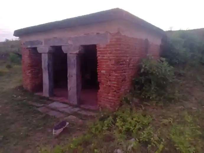 Arulmigu Pidari Temple, Aarkaadu - 605755 அருள்மிகு பிடாரி, அய்யனார் திருக்கோயில், Aarkaadu - 605755, Viluppuram - Ancient Temple Architecture and History Image 4