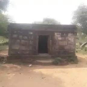 Arulmigu Pidari Temple, Pulavankadu, Pudukkottai Taluk - 622203 அருள்மிகு பிடாரி திருக்கோயில், புலவன்காடு, புதுக்கோட்டை வட்டம் - 622203, Pudukkottai - Ancient Temple Architecture and History Image 4