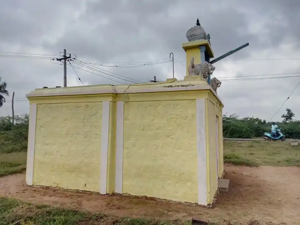 Arulmigu Pidariamman Temple, Vaithikovil, Kulathur Taluk - 622203 அருள்மிகு பிடாரியம்மன் திருக்கோயில், வைத்திக்கோயில், குளத்தூர் வட்டம் - 622203, Pudukkottai - Ancient Temple Architecture and History Image 2