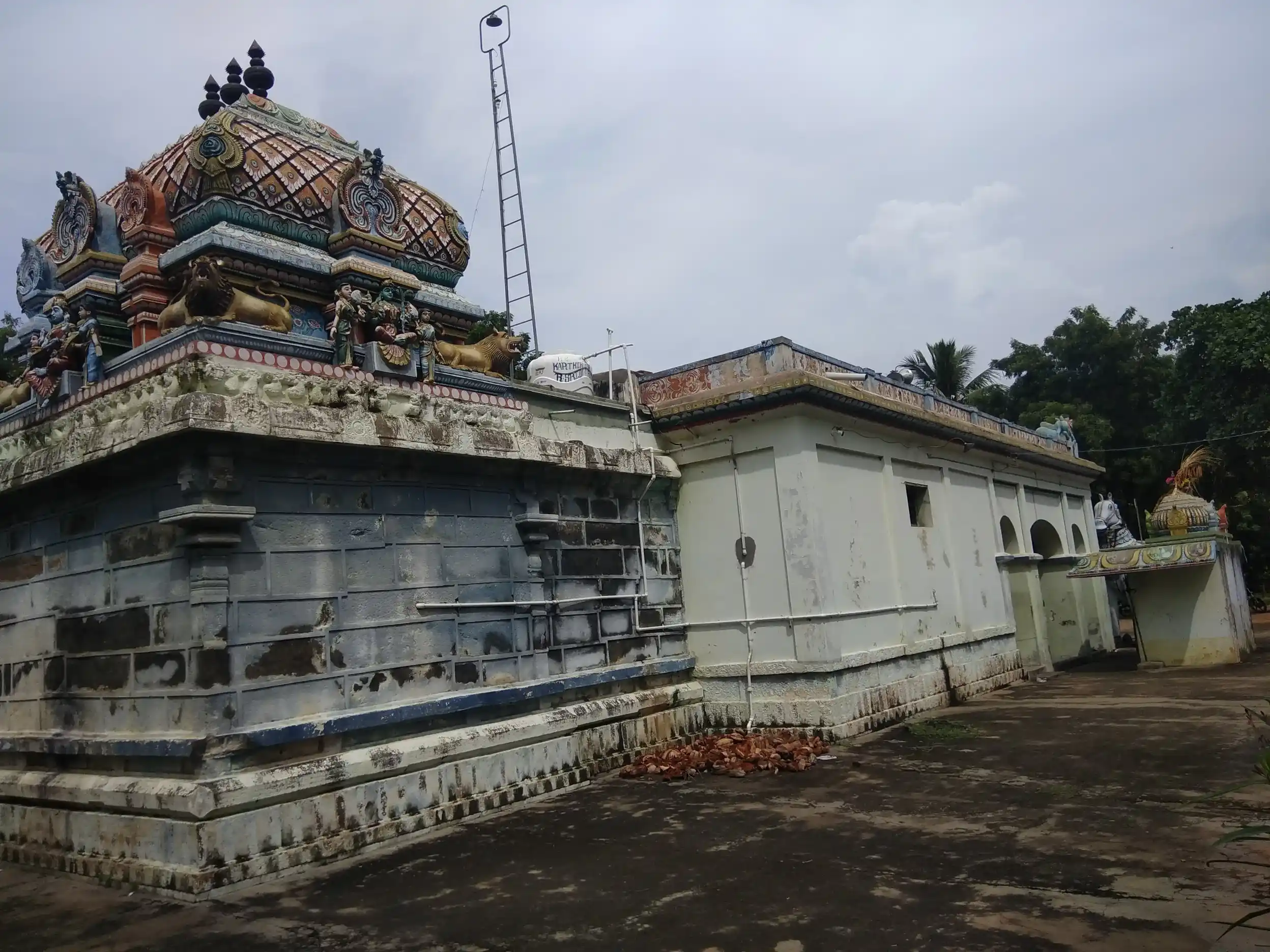Arulmigu Pidariarasayee Amman Temple, Sirugamani, Sirugamani - 639115 அருள்மிகு பிடாரிஅரசாயிஅம்மன் திருக்கோயில், Sirugamani, Sirugamani - 639115, Thiruchirappalli - Ancient Temple Architecture and History Image 3