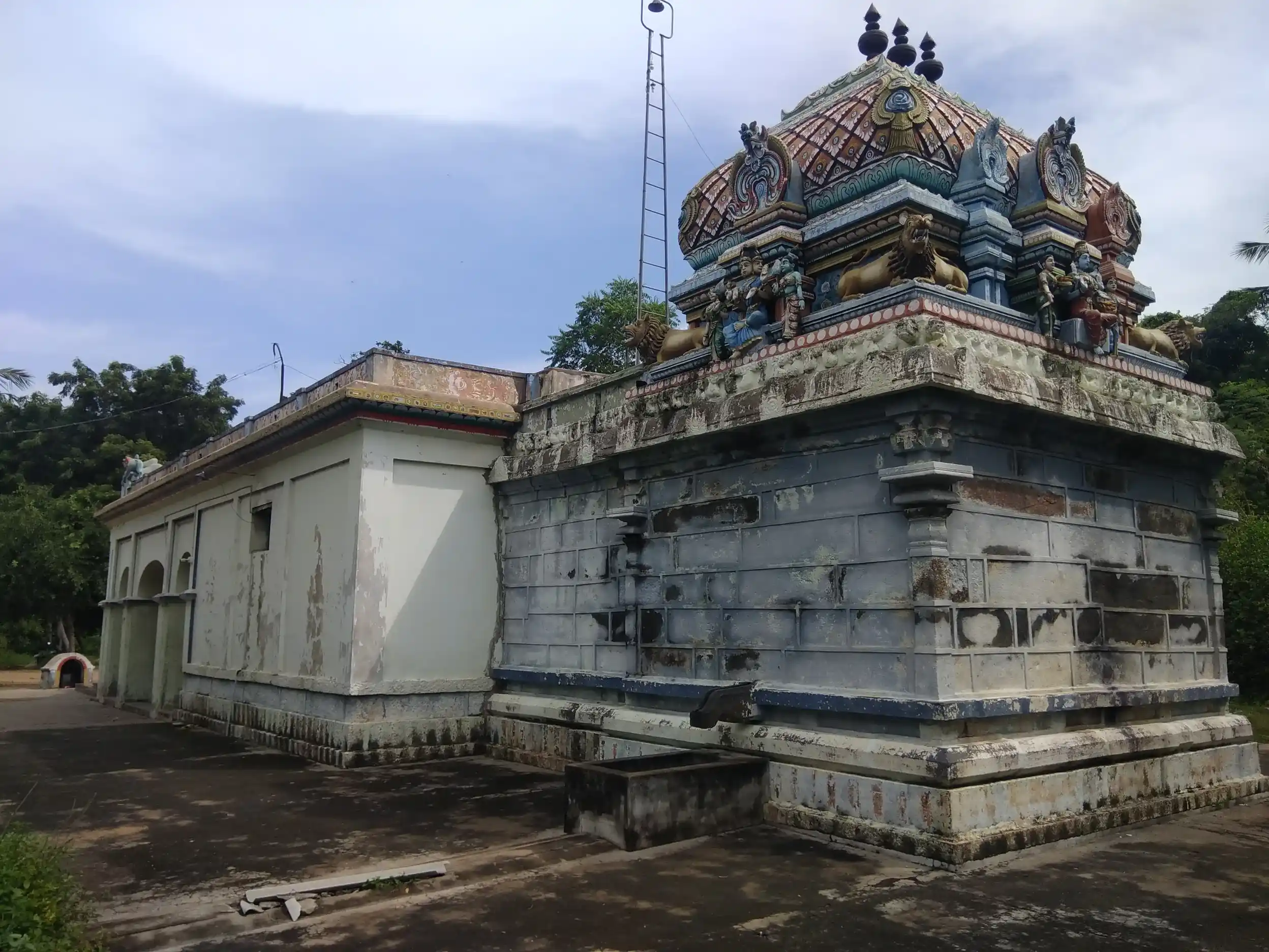 Arulmigu Pidariarasayee Amman Temple, Sirugamani, Sirugamani - 639115 அருள்மிகு பிடாரிஅரசாயிஅம்மன் திருக்கோயில், Sirugamani, Sirugamani - 639115, Thiruchirappalli - Ancient Temple Architecture and History Image 4
