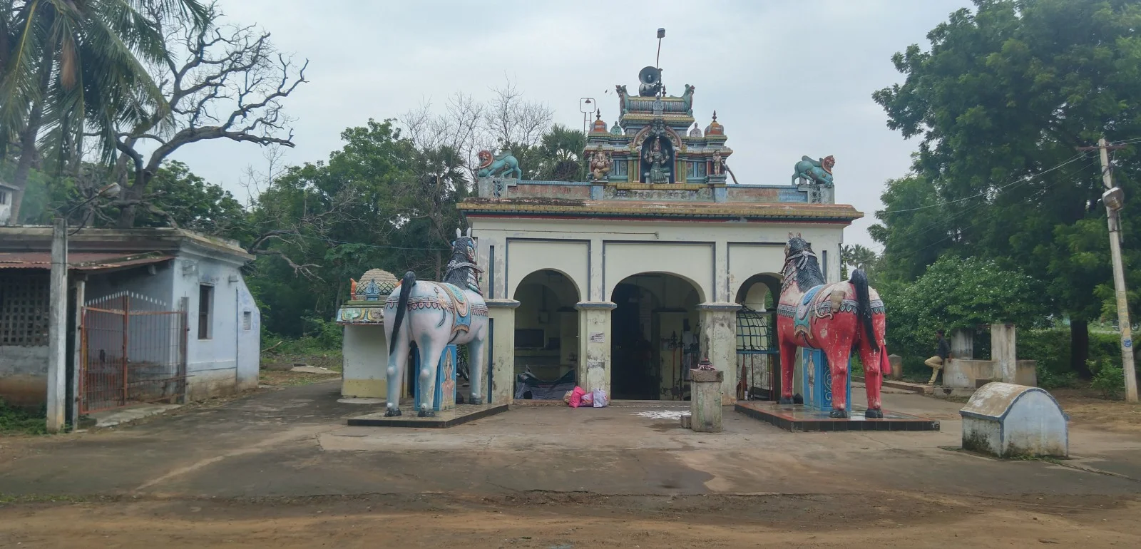 Arulmigu Pidariarasayee Amman Temple, Sirugamani, Sirugamani - 639115 அருள்மிகு பிடாரிஅரசாயிஅம்மன் திருக்கோயில், Sirugamani, Sirugamani - 639115, Thiruchirappalli - Ancient Temple Architecture and History Image 6