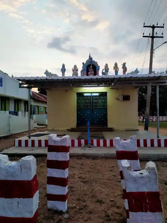 Arulmigu Pidariyammam Mariyamman Muthalamman Temple, Manjanayakkanpatty - 621301 அருள்மிகு பிடாரியம்மன், மாரியம்மன் முத்தாளம்மன் திருக்கோயில், Manjanayakkanpatty - 621301, Karur - Ancient Temple Architecture and History Image 3