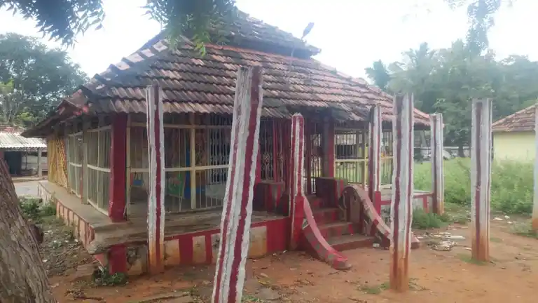 Arulmigu Pidariyamman/Mariyamman Vinayagar Temple, Ayyapatti - 625103 அருள்மிகு பிடாரியம்மன்/மாரியம்மன் விநாயகர் கோயில், Ayyapatti - 625103, Madurai - Ancient Temple Architecture and History Image 2