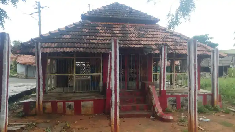 Arulmigu Pidariyamman/Mariyamman Vinayagar Temple, Ayyapatti - 625103 அருள்மிகு பிடாரியம்மன்/மாரியம்மன் விநாயகர் கோயில், Ayyapatti - 625103, Madurai - Ancient Temple Architecture and History Image 3
