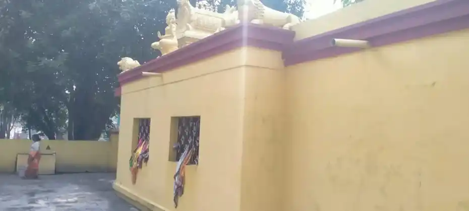 Arulmigu Pidariyamman Temple, Sempalli - 632601 அருள்மிகு பிடாரியம்மன் திருக் கோயில், சேம்பல்லி - 632601, Vellore - Ancient Temple Architecture and History Image 4