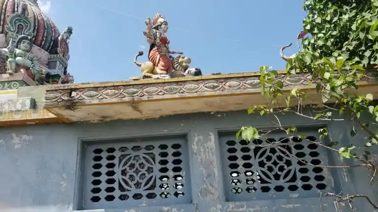 Arulmigu Pidariyamman Temple, Subburayapatti - 621305 அருள்மிகு பிடாரியம்மன் திருக்கோவில், கலிங்கப்பட்டி, சுப்புராயப்பட்டி - 621305, Thiruchirappalli - Ancient Temple Architecture and History Image 3