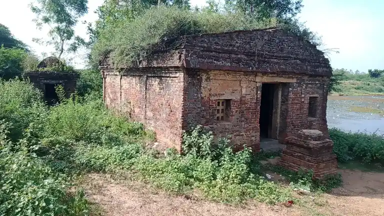 Arulmigu Pidariyar Temple, Gangaikondacholapuram, Ariyalur - 621901 Temple