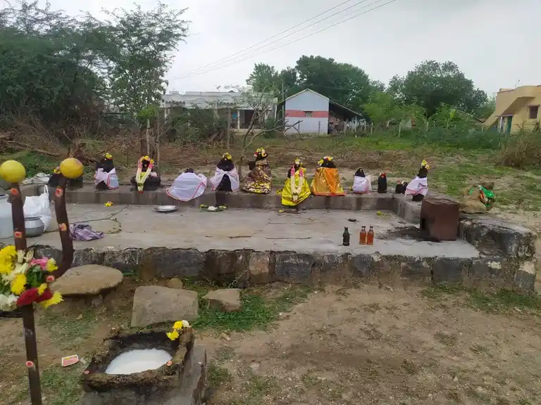 Arulmigu Pidariyar Temple, Silakudi - 621653 Temple