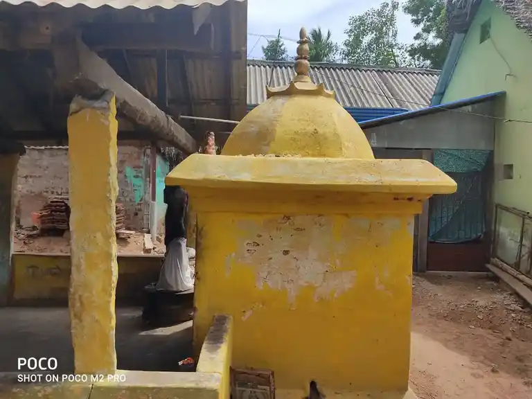 Arulmigu Pilaiyar Temple, Kudamurutti Padithurai, Onbathuveli, Thirukatupalli - 613104 அருள்மிகு பிள்ளையார் கோவில்., குடமுருட்டி படித்துறை, ஒன்பத்து வேலி, Thirukatupalli - 613104, Thanjavur - Ancient Temple Architecture and History Image 5