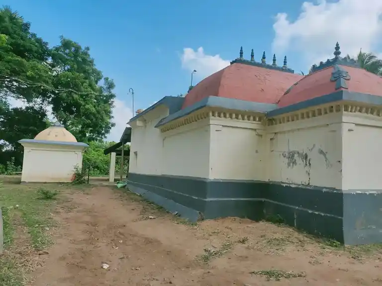 Arulmigu Pilikuthi Amman Temple, Kollidakarai, Alamelupuram Poondi - 613105 அருள்மிகு பிலிகுத்தி அம்மன் வகையறா திருக்கோயில், Kollidakarai, Alamelupuram Poondi - 613105, Thanjavur - Ancient Temple Architecture and History Image 5