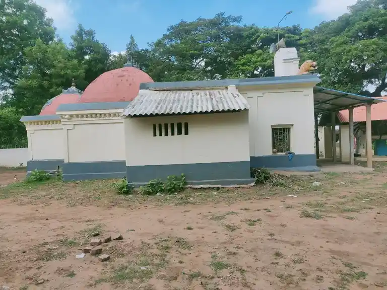 Arulmigu Pilikuthi Amman Temple, Kollidakarai, Alamelupuram Poondi - 613105 அருள்மிகு பிலிகுத்தி அம்மன் வகையறா திருக்கோயில், Kollidakarai, Alamelupuram Poondi - 613105, Thanjavur - Ancient Temple Architecture and History Image 6