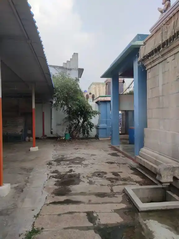 Arulmigu Pillaiyar And Anjaneyaswamy Temple, Alinjikuppam - 632602 அருள்மிகு ஆஞ்கநேயசுவாமி திருக்கோயில், அழிஞ்சிகுப்பம் - 632602, Vellore - Ancient Temple Architecture and History Image 2