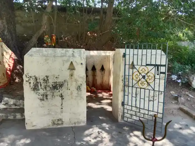 Arulmigu Pillaiyar and Ponniyamman Temple, Jabrapettai - 632101 அருள்மிகு பிள்ளையார் பொன்னியம்மன் திருக்கோயில், ஜாப்ராபேட்டை - 632101, Vellore - Ancient Temple Architecture and History Image 3