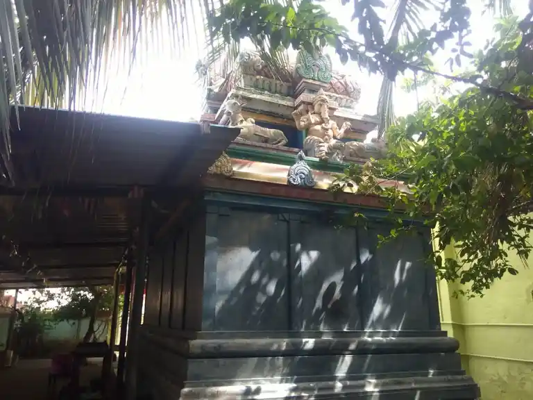 Arulmigu Pillayar Temple, Thozhuthalankudi - 609808 அருள்மிகு பிள்ளையார் திருக்கோயில், தொழுதாலங்குடி - 609808, Mayiladuthurai - Ancient Temple Architecture and History Image 3