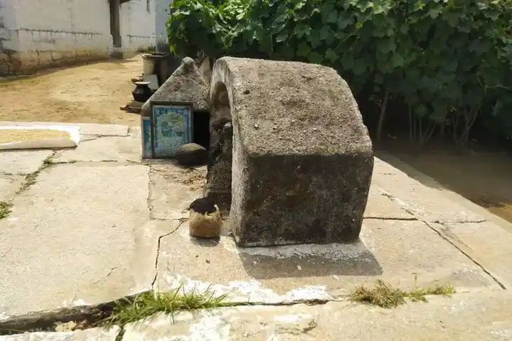 Arulmigu Pilliyaar Temple, Nimithampatti - 639001 அருள்மிகு பிள்ளையார் திருக்கோயில், Nimithampatti - 639001, Karur - Ancient Temple Architecture and History Image 3