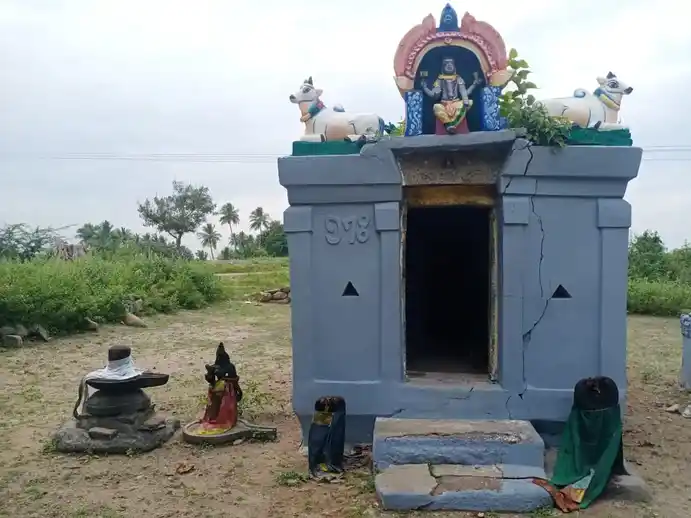 Arulmigu Piragatheeshwarar Temple, Perunila - 621117 Temple