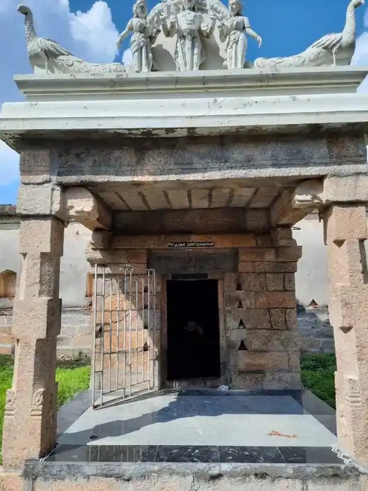 Arulmigu Piragatheeswarar (E) Temples, Peruvalanallur - 621712 அருள்மிகு பிரகதீஸ்வரர் திருக்கோயில், Peruvalanallur - 621712, Thiruchirappalli - Ancient Temple Architecture and History Image 3