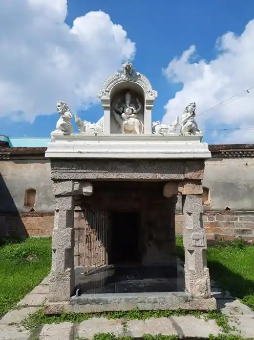 Arulmigu Piragatheeswarar (E) Temples, Peruvalanallur - 621712 அருள்மிகு பிரகதீஸ்வரர் திருக்கோயில், Peruvalanallur - 621712, Thiruchirappalli - Ancient Temple Architecture and History Image 5