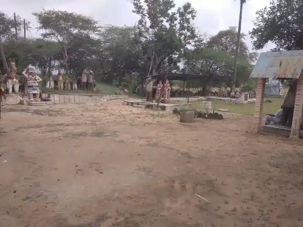 Arulmigu Piramanayinar Ammachi Amman Temple, Idaiyathur, Ponnamaravathi Taluk - 622407 அருள்மிகு பிரமநயினார் அம்மச்சி அம்மன் திருக்கோயில், இடையாத்தூர், பொன்னமராவதி வட்டம் - 622407, Pudukkottai - Ancient Temple Architecture and History Image 4