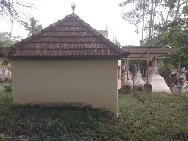 Arulmigu Piramanayinar Ammachi Amman Temple, Idaiyathur, Ponnamaravathi Taluk - 622407 அருள்மிகு பிரமநயினார் அம்மச்சி அம்மன் திருக்கோயில், இடையாத்தூர், பொன்னமராவதி வட்டம் - 622407, Pudukkottai - Ancient Temple Architecture and History Image 5