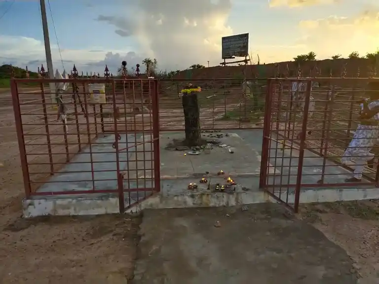 Arulmigu Piramma Karuppanasamy Hirukovil, Neduvayal - 630410 அருள்மிகு. பிரம்ம கருப்பணசாமி திருக்கோயில், Neduvayal - 630410, Sivagangai - Ancient Temple Architecture and History Image 2