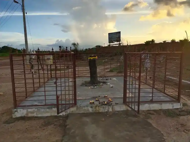 Arulmigu Piramma Karuppanasamy Hirukovil, Neduvayal - 630410 அருள்மிகு. பிரம்ம கருப்பணசாமி திருக்கோயில், Neduvayal - 630410, Sivagangai - Ancient Temple Architecture and History Image 4