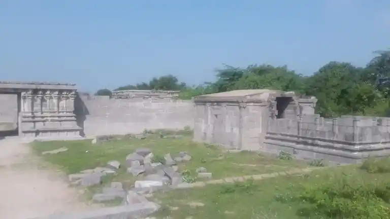 Arulmigu Pirammapurieswarar Temple, Brammadesam - 605652 அருள்மிகு பிரம்மபுரீஸ்வரர் திருக்கோயில், பிரம்மதேசம் - 605652, Viluppuram - Ancient Temple Architecture and History Image 2