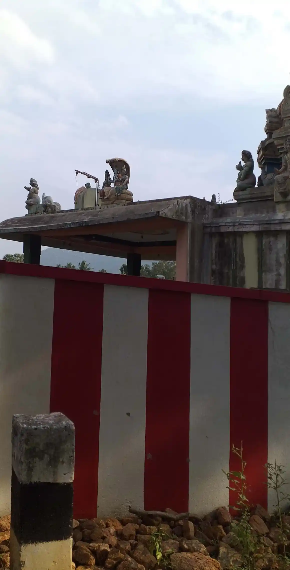 Arulmigu Pirandi Ayyanar Temple, Sirumaruthur - 630410