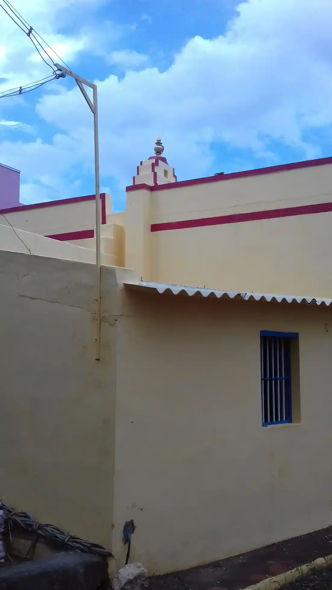 Arulmigu Piraveeranaswamy Temple, Middle Of The Village, Veerasigamani - 627863 அருள்மிகு பிரவீணசாமி திருக்கோயில், Middle Of The Village, Veerasigamani - 627863, Tenkasi - Ancient Temple Architecture and History Image 2