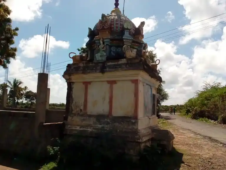 Arulmigu Pireyanayagi Amman And Angalamman Temple, Yaduthukati Sathanur, Yaduthukatisathanur - 609304 Arulmigu Pireyanayagi Amman And Angalamman Temple, Yaduthukati Sathanur, எடுத்துக்கட்டி சாத்தனுர் - 609304, Mayiladuthurai - Ancient Temple Architecture and History Image 3