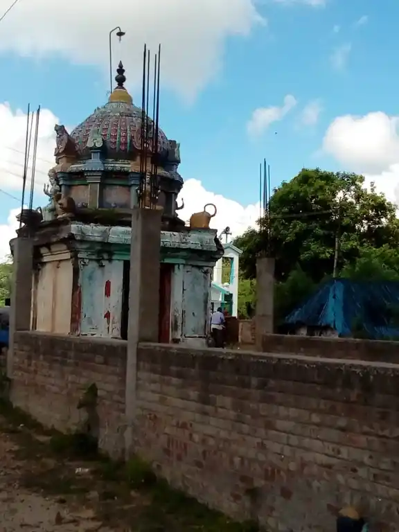 Arulmigu Pireyanayagi Amman And Angalamman Temple, Yaduthukati Sathanur, Yaduthukatisathanur - 609304 Arulmigu Pireyanayagi Amman And Angalamman Temple, Yaduthukati Sathanur, எடுத்துக்கட்டி சாத்தனுர் - 609304, Mayiladuthurai - Ancient Temple Architecture and History Image 9