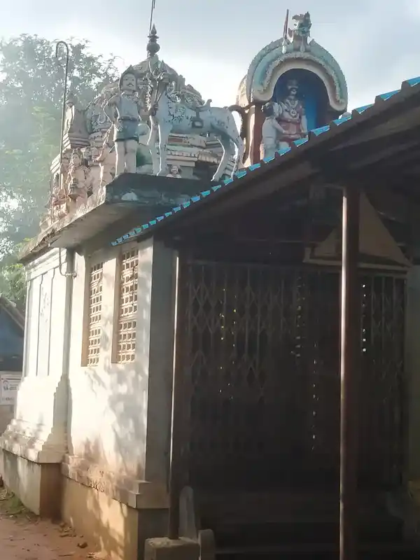 Arulmigu Pitchiayyan And Munnadiyan Temple, Vandayar Iruppu, Orathanad - 614019
