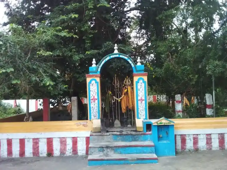 Arulmigu Pithavurkudi Karuppar Temple, Sempoothi - 622401 அருள்மிகு பிதாவூர்குடிக்கருப்பர் திருக்கோயில், Sempoothi - 622401, Pudukkottai - Ancient Temple Architecture and History Image 3