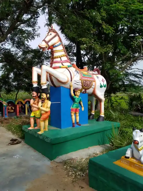 Arulmigu Podhiyazhagar Temple, Pudukkotttai Ullur - 614628 அருள்மிகு பொதியழகர் திருக்கோயில், பூவாளூர் - 614628, Thanjavur - Ancient Temple Architecture and History Image 6