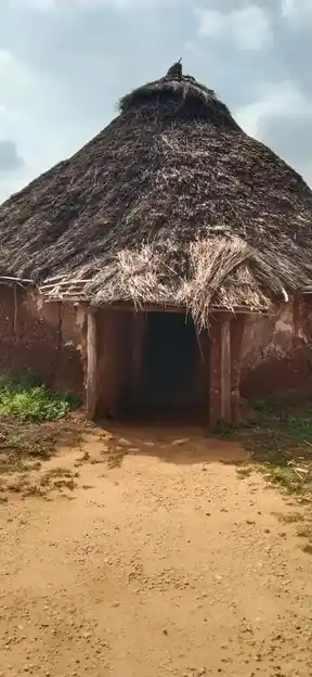 Arulmigu Pommasamy Malaikovil Temple, Poolampatty - 639002 அருள்மிகு பொம்மசாமி மாலைக்கோயில், பூலாம்பட்டி, கடவூர், கரூர். கோயில், Poolampatty - 639002, Karur - Ancient Temple Architecture and History Image 3