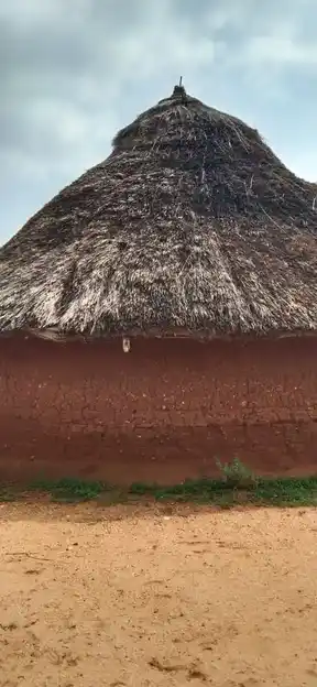 Arulmigu Pommasamy Malaikovil Temple, Poolampatty - 639002 அருள்மிகு பொம்மசாமி மாலைக்கோயில், பூலாம்பட்டி, கடவூர், கரூர். கோயில், Poolampatty - 639002, Karur - Ancient Temple Architecture and History Image 4