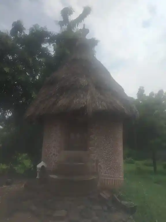 Arulmigu Pommaya Thambiran Temple, Elumalai - 625535 அருள்மிகு பொம்மையா தம்பிரான் திருக்கோயில், Elumalai - 625535, Madurai - Ancient Temple Architecture and History Image 4