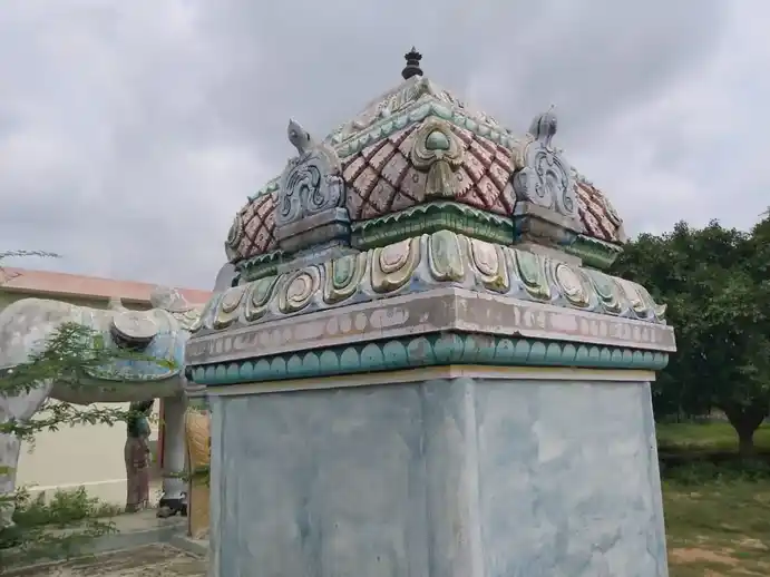 Arulmigu Pommudevathai Temple, Aavarampatty - 639001 அருள்மிகு பொம்முதேவதை திருக்கோயில், Aavarampatty - 639001, Karur - Ancient Temple Architecture and History Image 2
