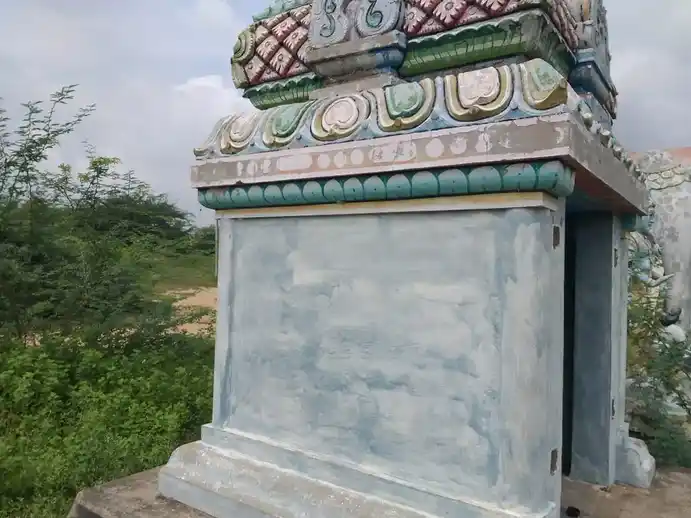 Arulmigu Pommudevathai Temple, Aavarampatty - 639001 அருள்மிகு பொம்முதேவதை திருக்கோயில், Aavarampatty - 639001, Karur - Ancient Temple Architecture and History Image 3