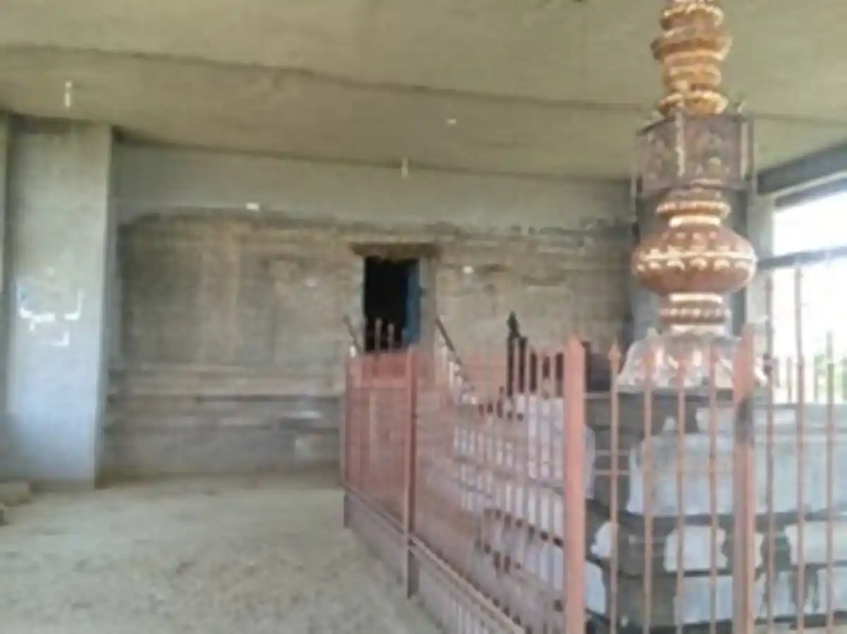 Arulmigu Ponmalai Velayuthasamy Temple, Kinathukadavu - 642109 அருள்மிகு பொன்மலைவேலாயுதசாமி திருக்கோயில், கிணத்துக்கடவு - 642109, Coimbatore - Ancient Temple Architecture and History Image 5