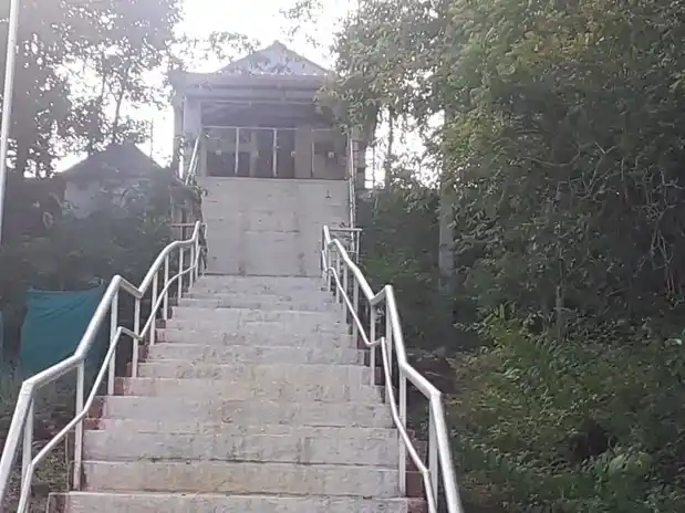 Arulmigu Ponmalaikumarasamy Temple, Kulavilakku - 638104 அருள்மிகு பொன்மலைகுமாரசாமி திருக்கோயில், குலவிளக்கு - 638104, Erode - Ancient Temple Architecture and History Image 3