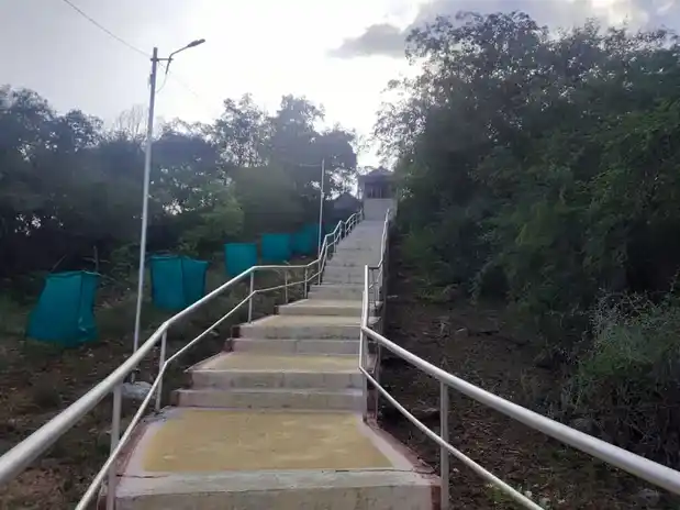 Arulmigu Ponmalaikumarasamy Temple, Kulavilakku - 638104 அருள்மிகு பொன்மலைகுமாரசாமி திருக்கோயில், குலவிளக்கு - 638104, Erode - Ancient Temple Architecture and History Image 5