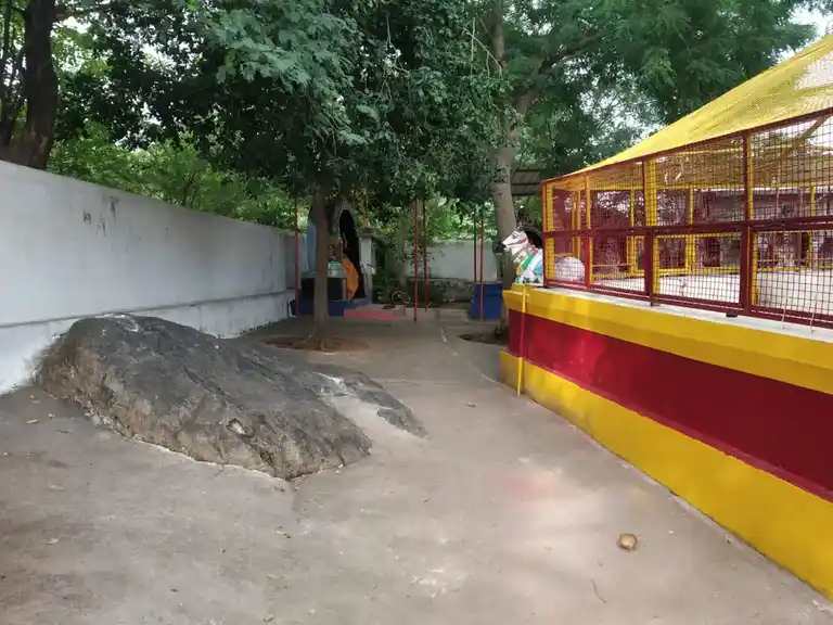 Arulmigu Ponmudirayar Temple, Veeranam - 606706 அருள்மிகு பொன்முடிராயர் திருக்கோயில், வீராணம் - 606706, Tiruvannamalai - Ancient Temple Architecture and History Image 7