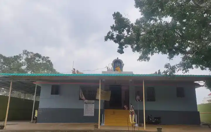 Arulmigu Ponnaachiyamman Temple, Perunthalaiyur, Perunthalayur - 638315 அருள்மிகு பொன்னாச்சியம்மன் திருக்கோயில், பெருந்தலையூர், பெருந்தலையூர் - 638315, Erode - Ancient Temple Architecture and History Image 3