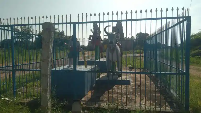 Arulmigu Ponnandavaraalamarakuthirai Temple, Aniyapoor - 621307 அருள்மிகு பொன்னாண்டவர் அம்பு போடும் ஆலமரக்கோயில் குதிரைக்கோயில் அணியாப்பூர் , மணப்பாறை , திருச்சி கோயில், Aniyapoor - 621307, Thiruchirappalli - Ancient Temple Architecture and History Image 2